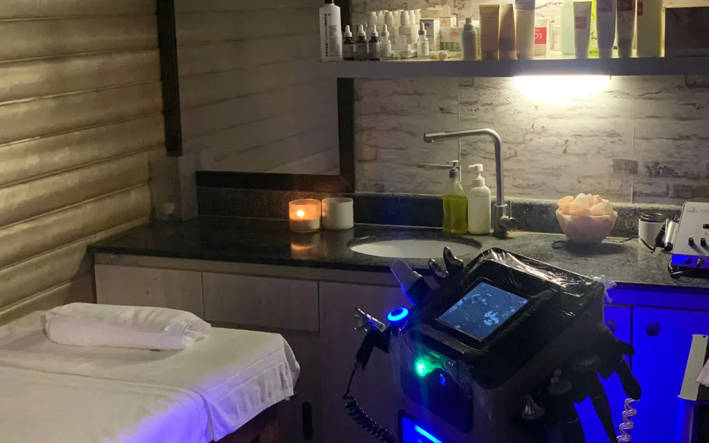 Shaista Marghoob Salon Facility 12